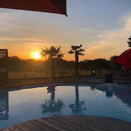 Agreable Chambre D'Hote Calme Avec Piscine Souvans Exterior foto