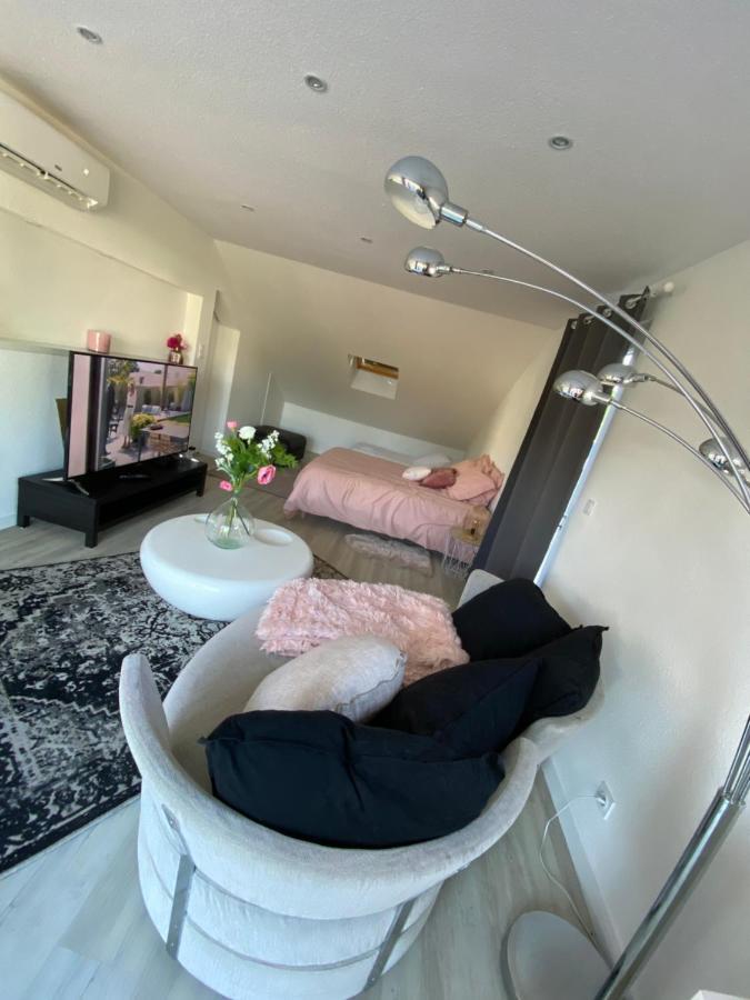 Agreable Chambre D'Hote Calme Avec Piscine Souvans Exterior foto