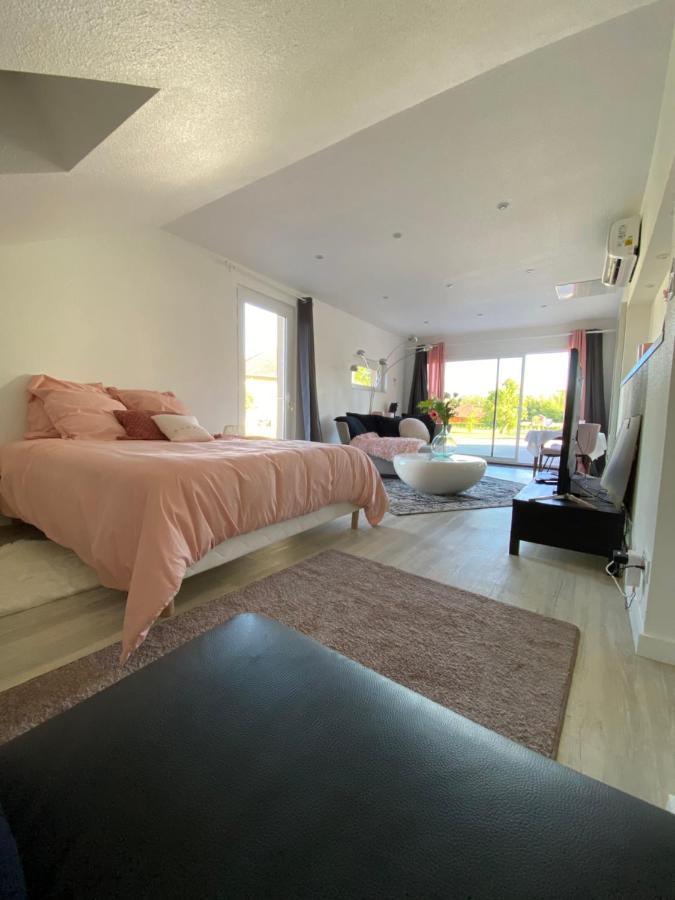 Agreable Chambre D'Hote Calme Avec Piscine Souvans Exterior foto